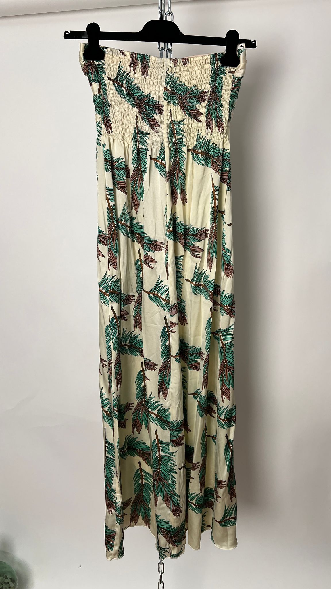 Bandeau-Kleid mit Pfauenfedern