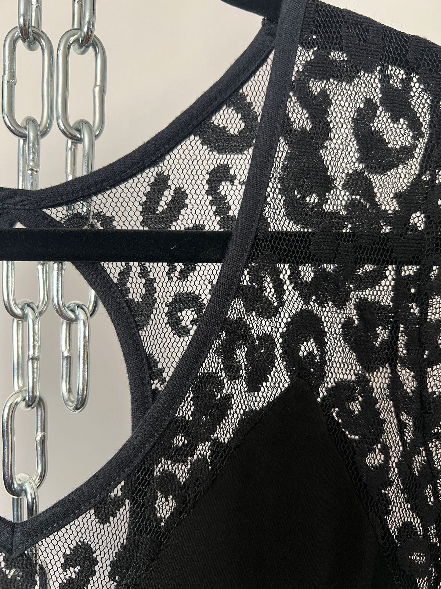 Kleid mit Leo-Spitzen