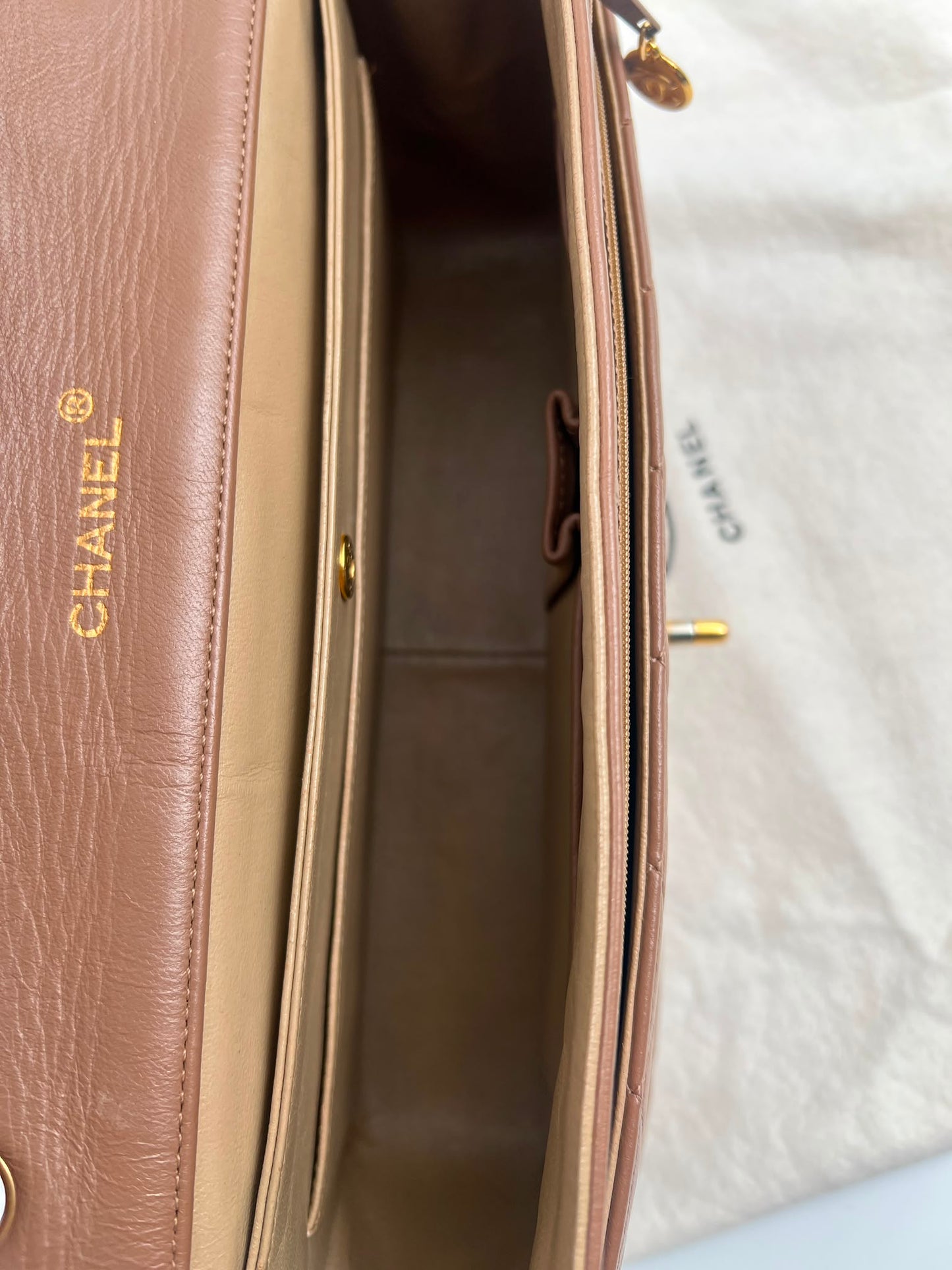 Chanel Classic Single Flap Bag Medium beige (1988-1991)