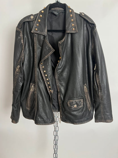 Lederjacke mit Nieten