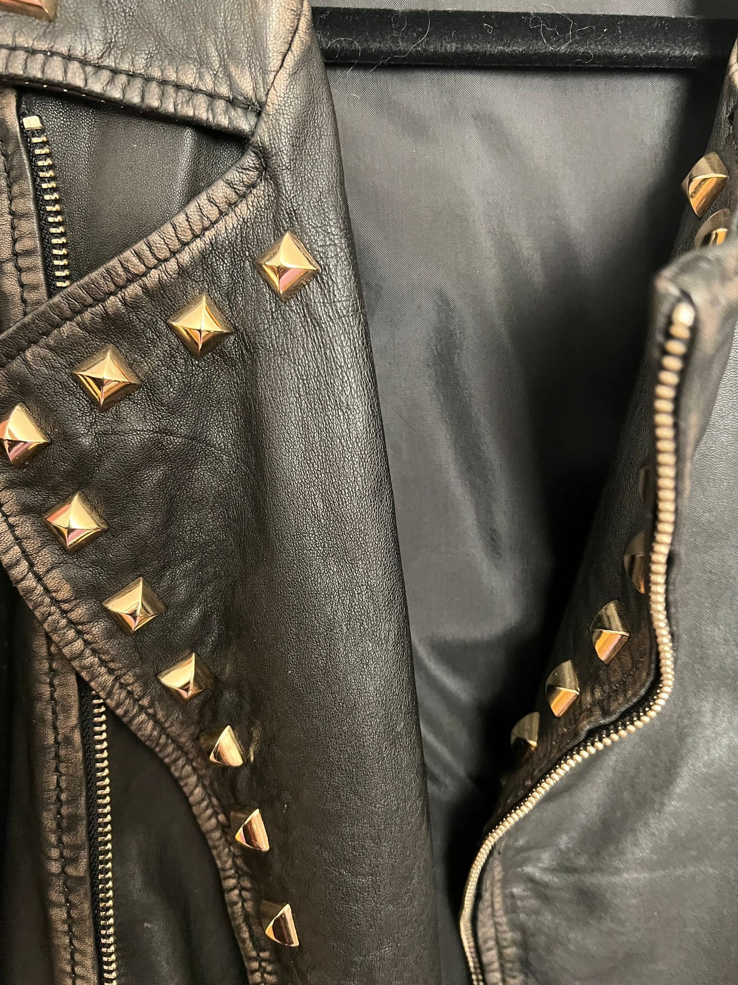 Lederjacke mit Nieten