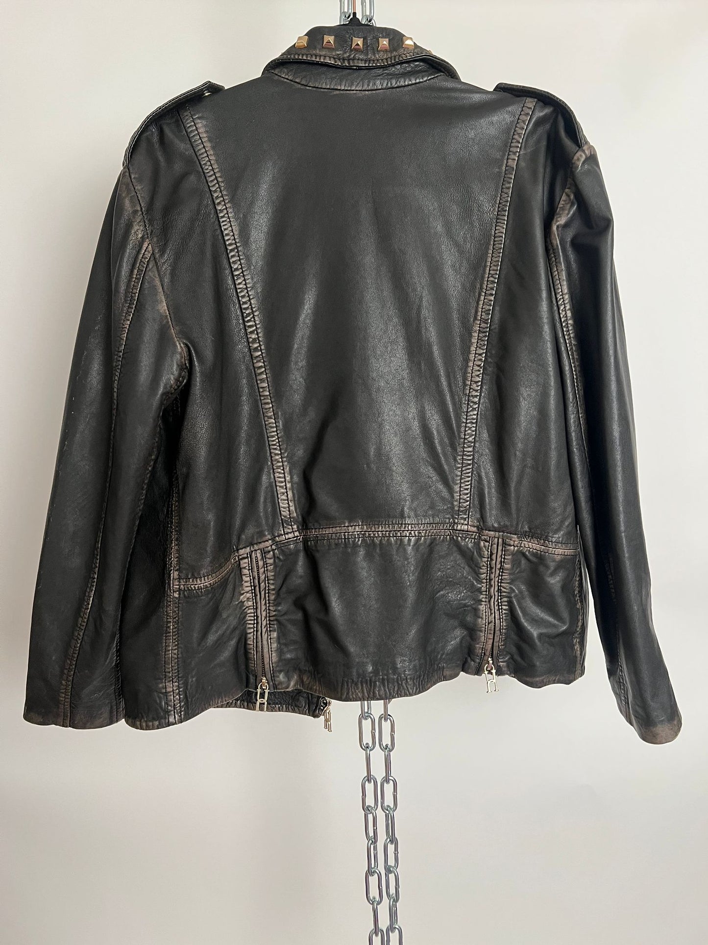 Lederjacke mit Nieten