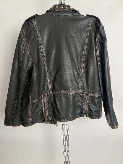 Lederjacke mit Nieten