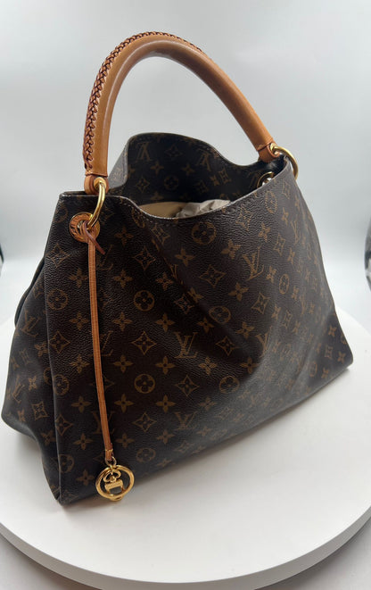 Louis Vuitton Artsi Tasche